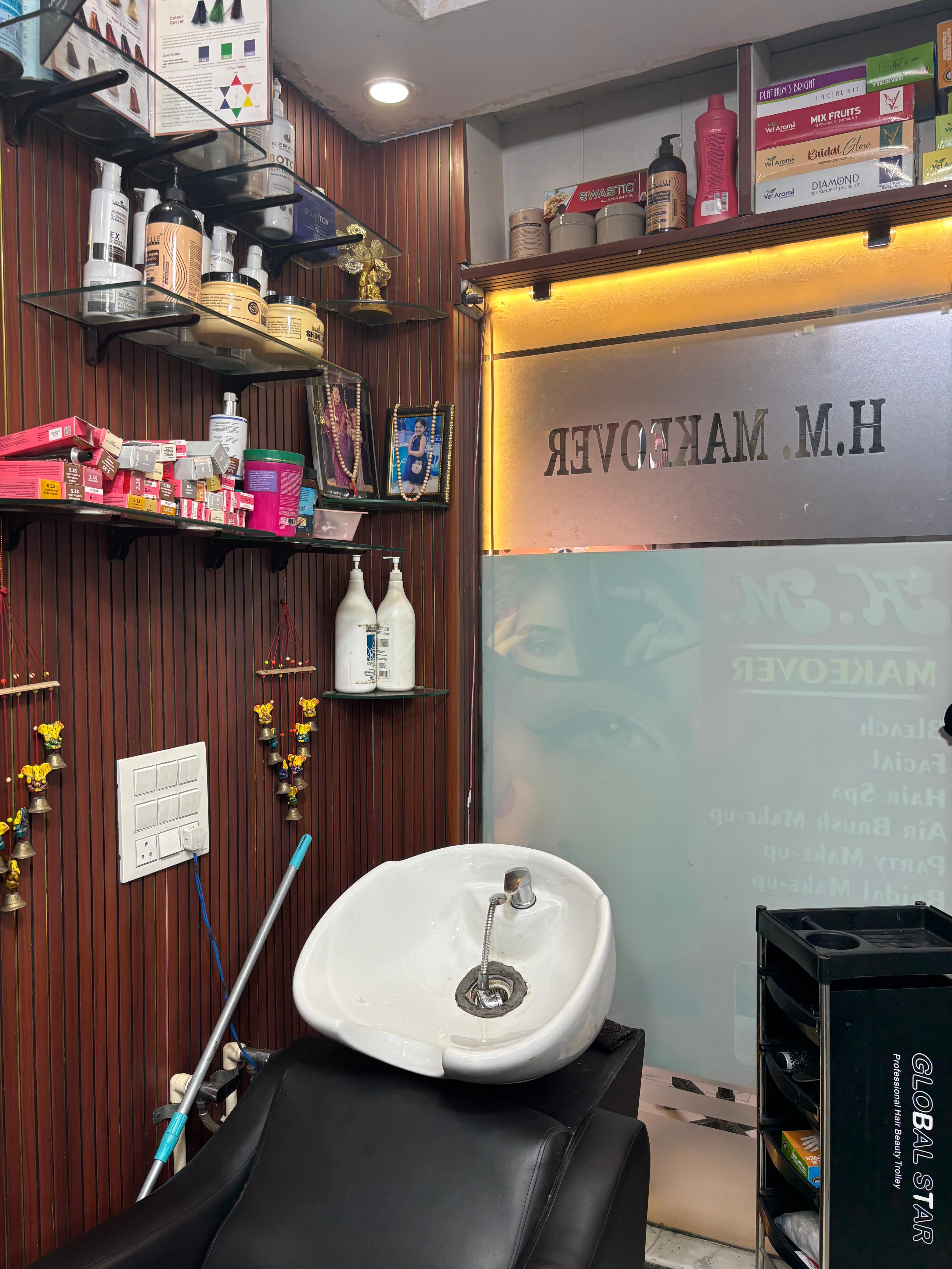 HM Makeover studio